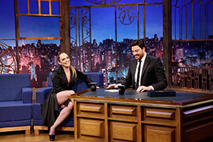 Núbia Oliiver participa do The Noite com Danilo Gentili nesta quarta