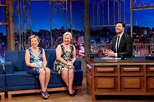Irmãs Galvão dançam a tradicional catira no The Noite desta quarta