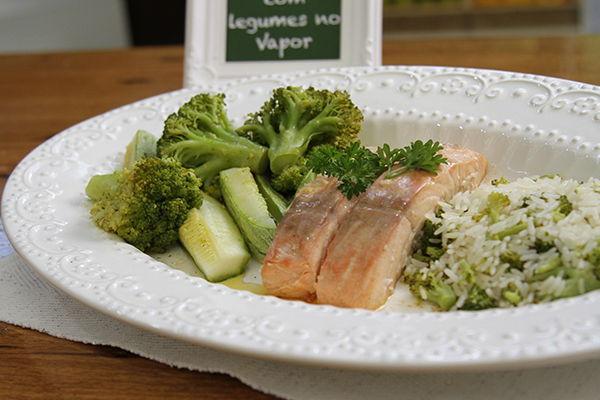 Receitas EP. 12: Salmão ao Forno com Legumes da mãe de Cinthia Cruz