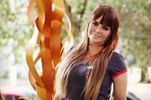 Valentina conhece loja do time do coração e se encanta