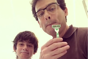 Celso Portiolli grava vídeo ensinando filho a se barbear e diverte fãs
