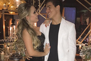 Larissa Manoela se declara no aniversário de Thomaz Costa