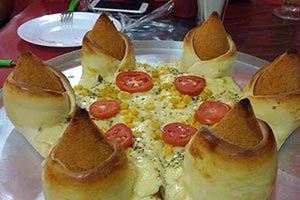Pizza com borda de coxinha é o quitute mais bizarramente gostoso do Brasil