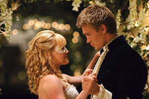 Chad Michael Murray coloca a fantasia de príncipe e faz a alegria de crianças com câncer!