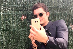 Orlando Bloom posta foto rara ao lado do pai e do filho