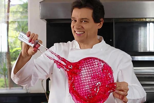 Celso Portiolli tenta fazer pirulito de QUATRO QUILOS e olha no que deu