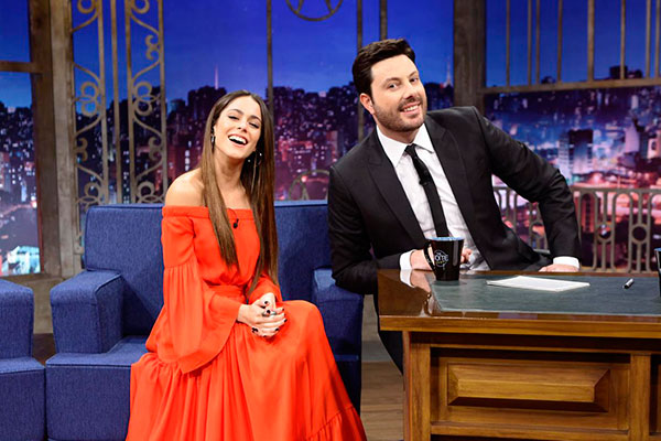 Cantora Tini Stoessel fala da carreira solo no The Noite desta sexta