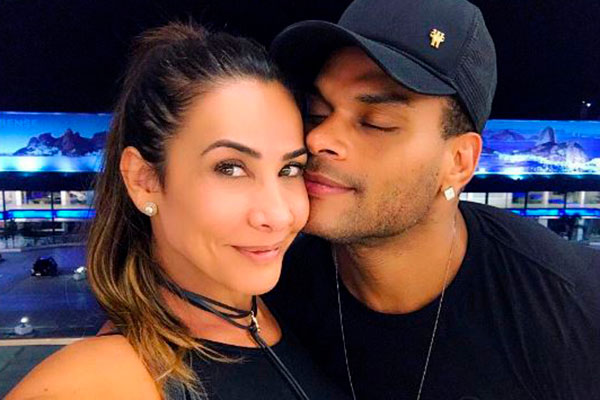 Tony Salles, marido de Sheila Carvalho, está internado com malária