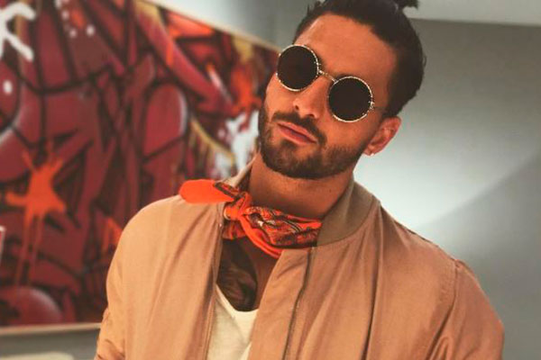 Maluma vai a jogo de futebol e tieta craque brasileiro