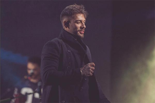 Lucas Lucco faz "pedido de namoro" cômico para famosa