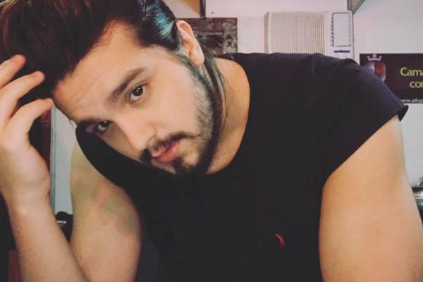Luan Santana surpreende e aparece com cabelo colorido