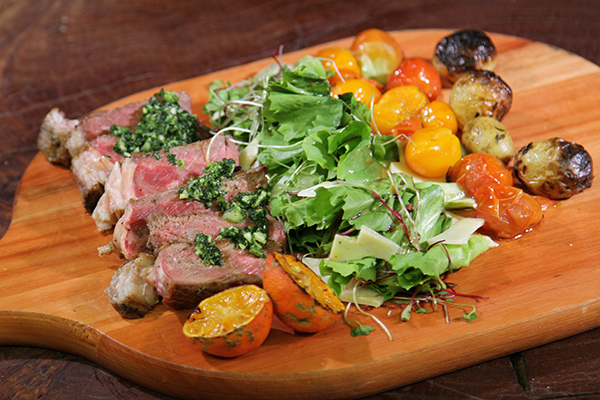 New York Strip com salada rústica da Mayara