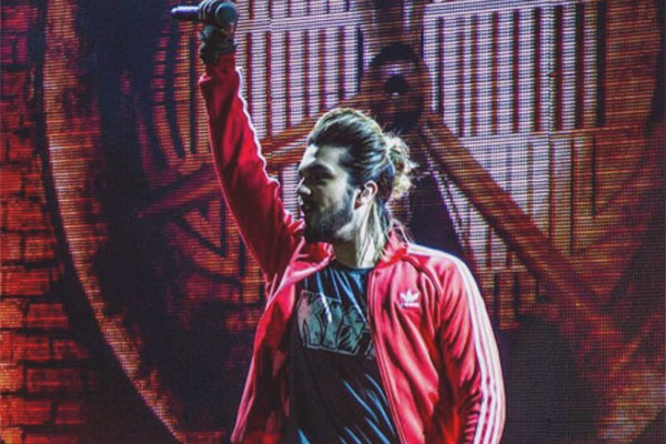 Luan Santana completa 10 anos de carreira e ganha homenagem