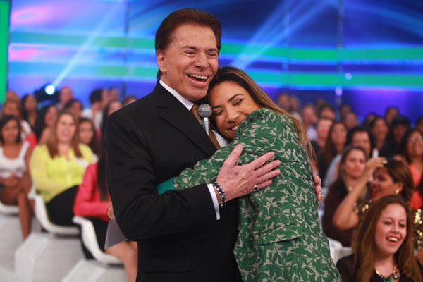 Patricia Abravanel mostra foto de Silvio Santos com seu netinho