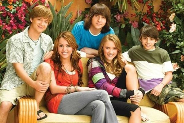 Elenco de Hannah Montana se reencontra no casamento do Jackson