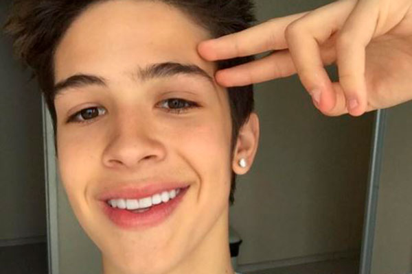 João Guilherme posta foto ao lado da mãe e semelhança impressiona