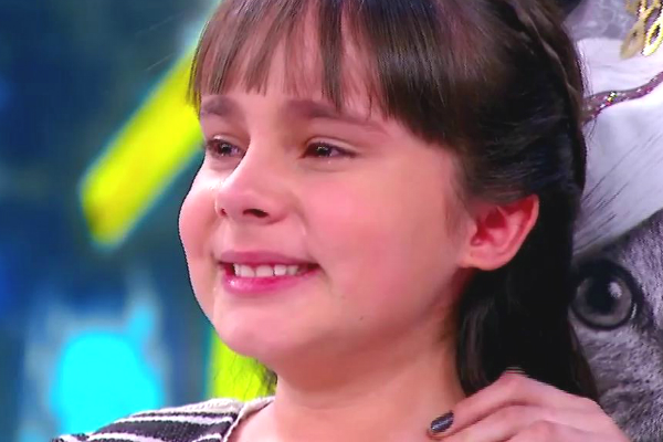 Atriz de Carinha de Anjo chora ao lembrar passado no Programa Raul Gil