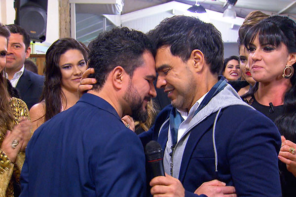 Zezé Di Camargo ganha festa de aniversário surpresa no Programa Eliana