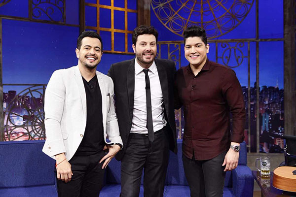 Henrique e Diego participam do The Noite com Danilo Gentili