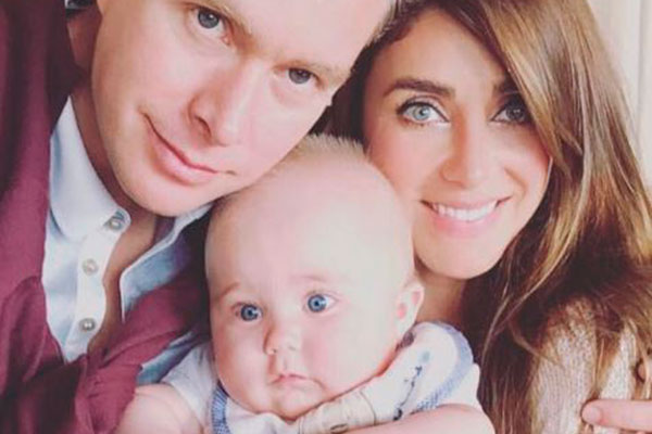 Anahí comemora 8 meses do filho com foto fofa 