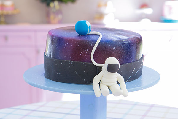 Bolo espacial com doce de leite e ameixas do Richarles
