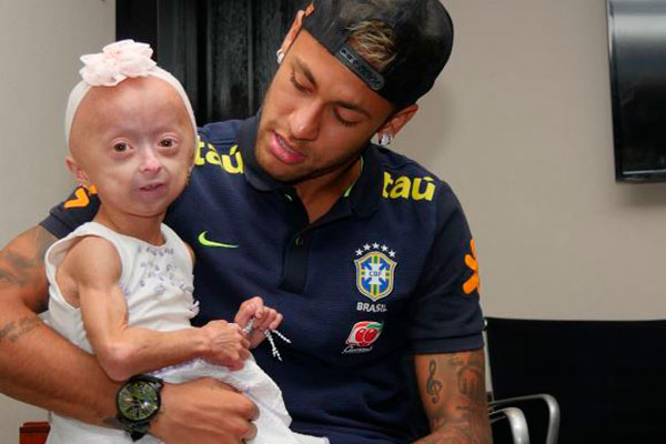 Neymar realiza sonho de fã portadora de doença rara