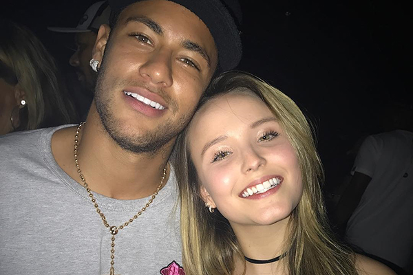 Larissa Manoela e Neymar marcam presença no show de Thiaguinho