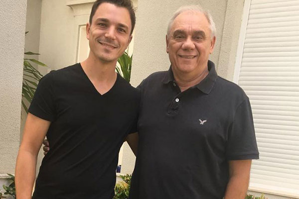 Filho de Marcelo Rezende divulga texto inédito do apresentador