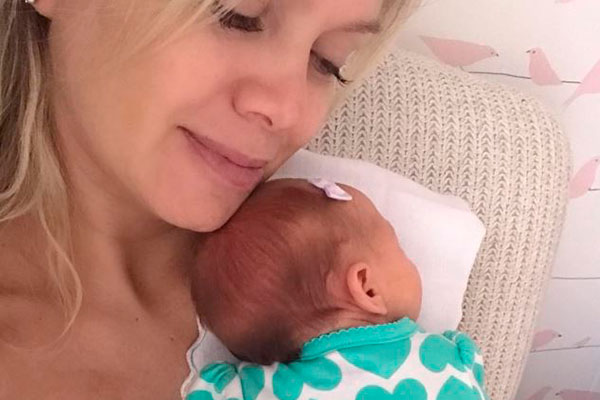 Eliana ganha bolo de ursinhos para ´celebrar a família´