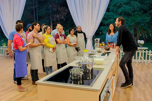 Confeiteiros do Bake Off ficam surpresos com volta de três participantes