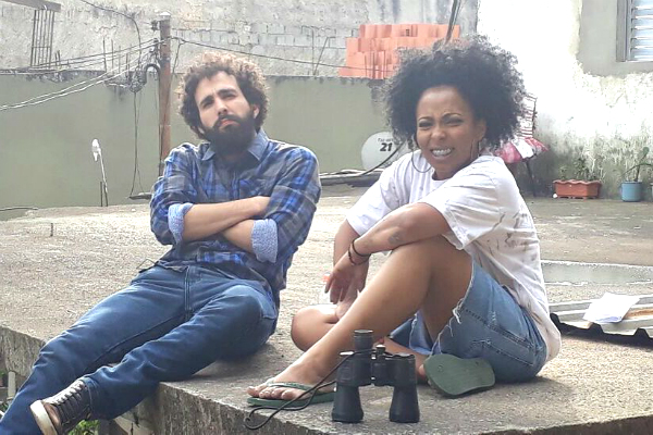 Juliana do The Noite muda visual e aparece com cabelo grisalho