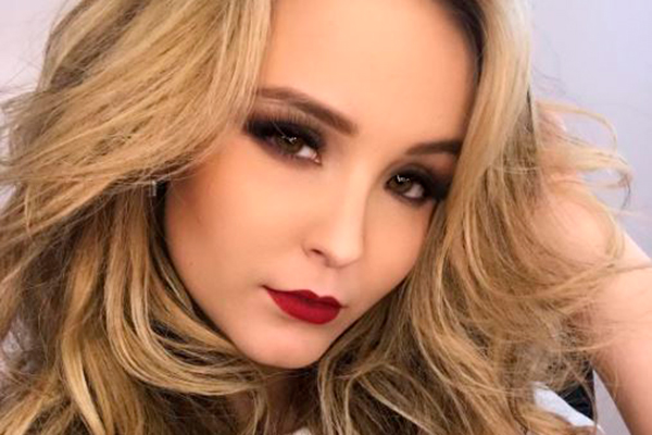 Larissa Manoela surpreende e aparece com cabelo colorido