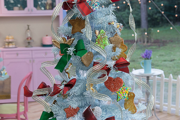 Árvore de natal com biscoitos natalinos decorados do Ney