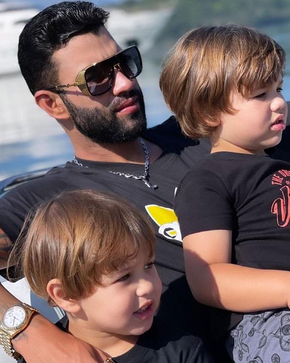 Gusttavo Lima com os filhos Gabriel e Samuel