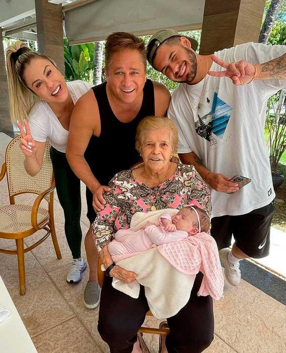 Poliana Rocha, Leonardo, Zé Felipe, Dona Carmem e Maria Alice