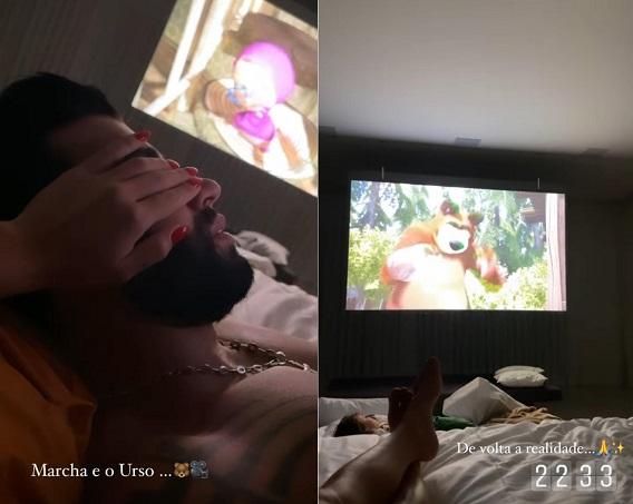 Gusttavo Lima deitado enquanto Andressa faz carinho em sua testa