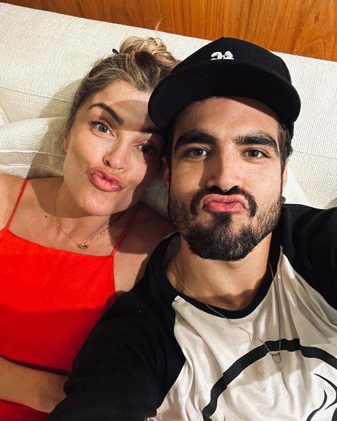 Grazi Massafera e Caio Castro fazem biquinho no Instagram