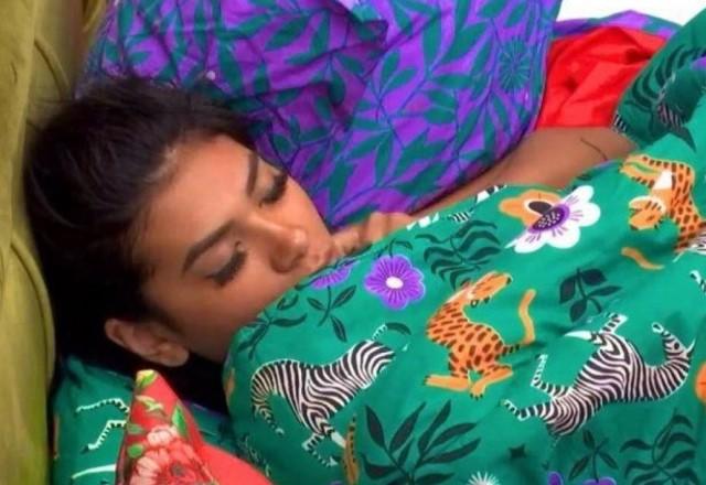Pocah dormindo no BBB21