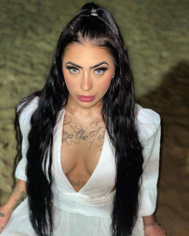 MC Mirella diz ser fã de brinquedos eróticos