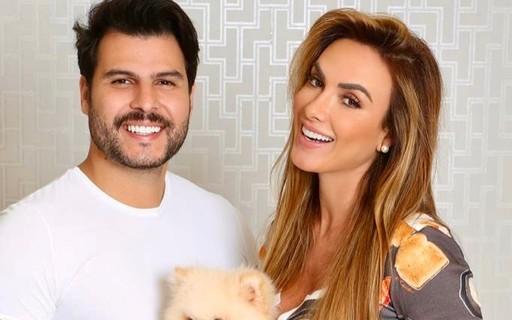 Marcelo Bimbi ao lado da modelo Nicole Bahls.