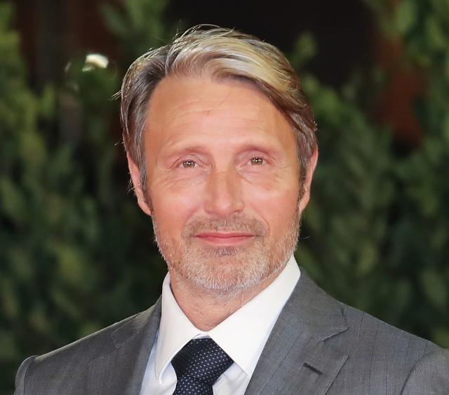 Mads Mikkelsen em um evento de cinema