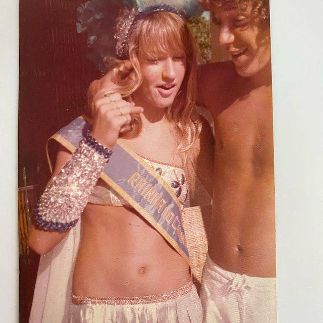 Foto antiga de Xuxa abraçada com o ex-namorado Waltinho