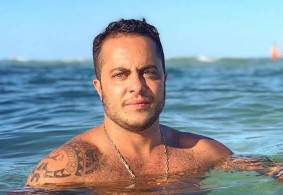 Filho de Gretchen, Thammy Miranda posa no mar 