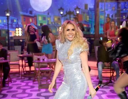 Cantora Joelma no palco do Programa do Ratinho