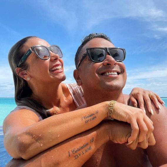 Xanddy e Carla Perez exibem tatuagem juntos em foto no mar