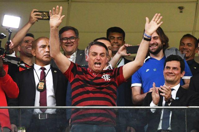 bolsonaro com a camisa do flamengo