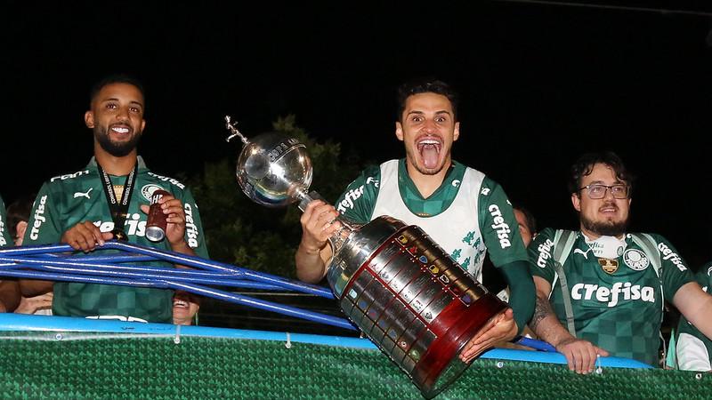 FESTA DO TÍTULO! JOGADORES DO PALMEIRAS COMEMORANDO 