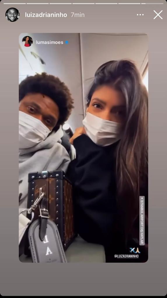 Luiz Adriano posta foto com localização em Istambul, Turquia