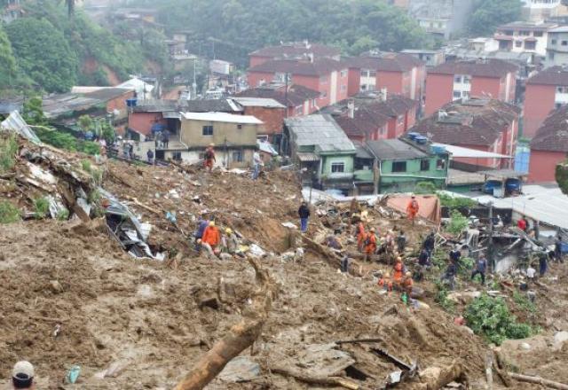 Mais de 150 vítimas foram localizadas após fortes chuvas | Rogério Santana/Governo do Estado do Rio
