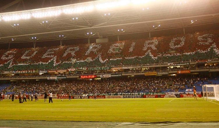 Torcida do Fluminense no Nilton Santos em duelo válido pela Libertadores